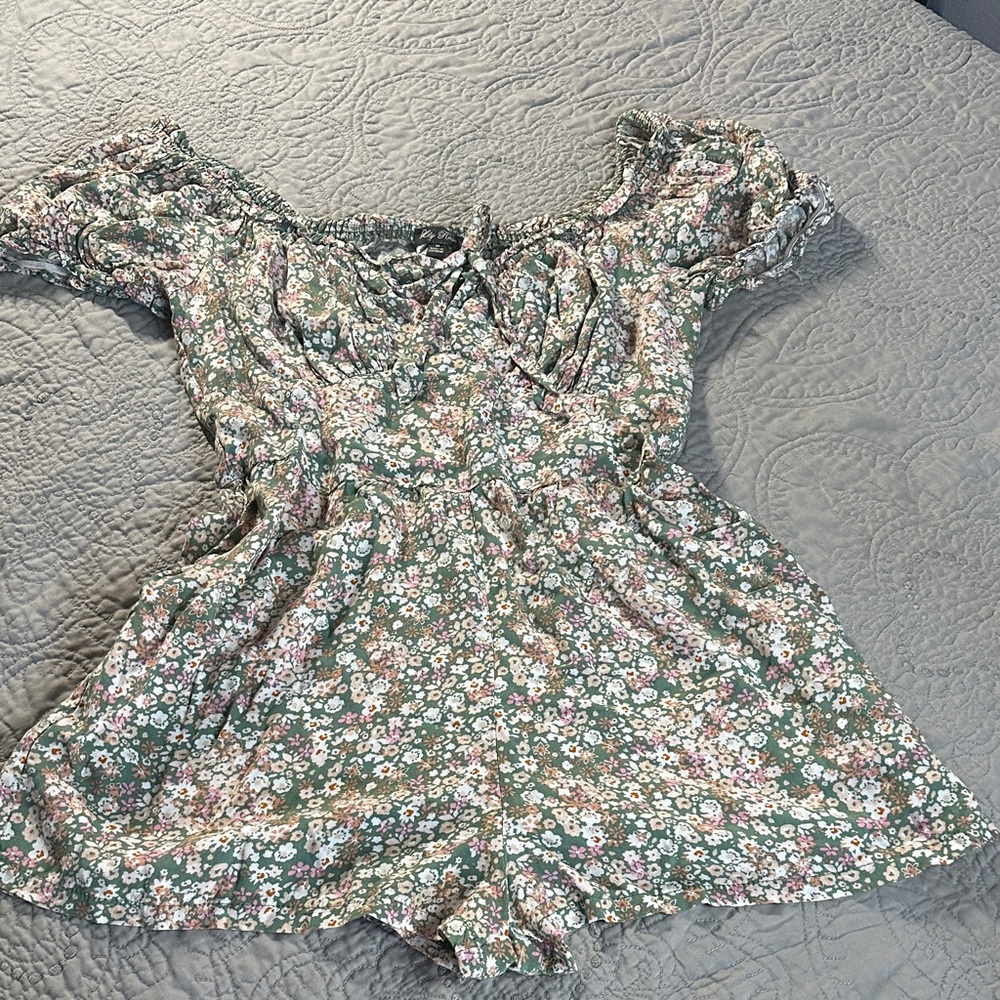 Lily Rose Floral Green Women's Shorts